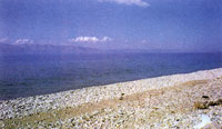 Вид на Эвбейский пролив с того места в заливе Певки, где располагались афиняне